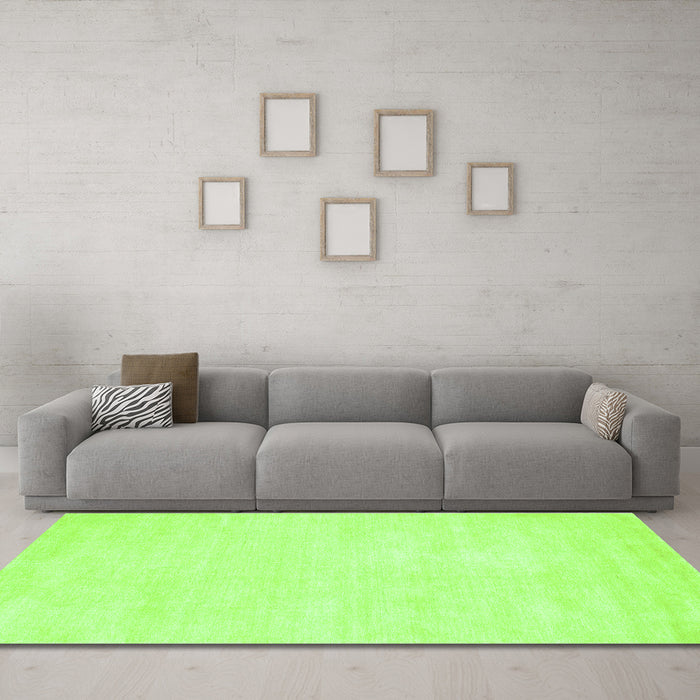 Machine Washable Abstract Green Contemporary Area Rugs in a Living Room,, wshcon116grn