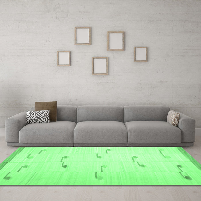 Machine Washable Solid Emerald Green Modern Area Rugs in a Living Room,, wshcon1171emgrn