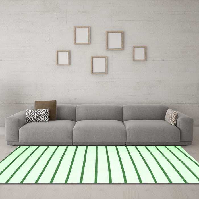 Machine Washable Solid Emerald Green Modern Area Rugs in a Living Room,, wshcon1180emgrn