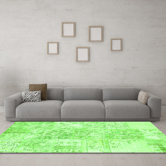Machine Washable Abstract Green Contemporary Area Rugs in a Living Room,, wshcon1184grn