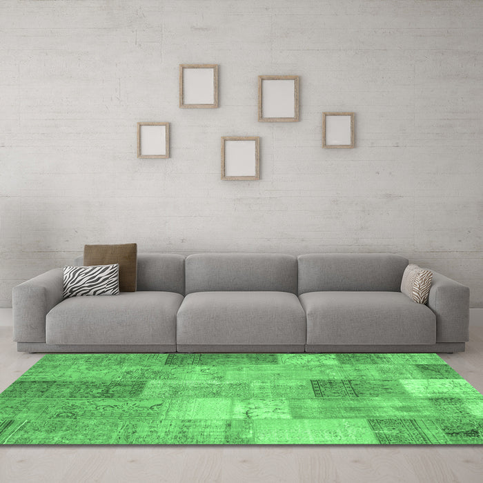 Machine Washable Patchwork Emerald Green Transitional Area Rugs in a Living Room,, wshcon1185emgrn