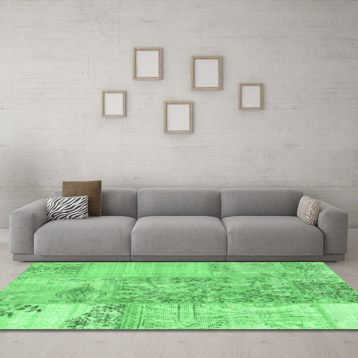 Machine Washable Patchwork Emerald Green Transitional Area Rugs in a Living Room,, wshcon1189emgrn
