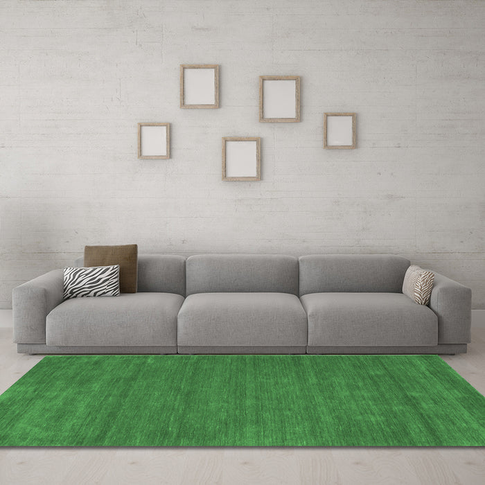 Machine Washable Abstract Emerald Green Contemporary Area Rugs in a Living Room,, wshcon118emgrn