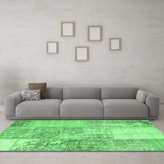 Machine Washable Patchwork Emerald Green Transitional Area Rugs in a Living Room,, wshcon1190emgrn
