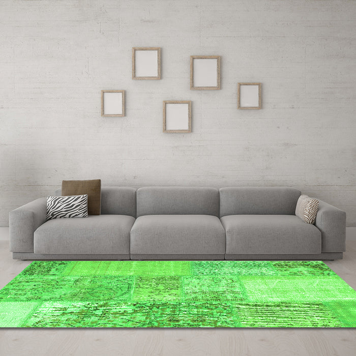 Machine Washable Patchwork Green Transitional Area Rugs in a Living Room,, wshcon1190grn