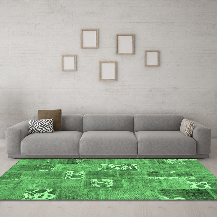 Machine Washable Patchwork Emerald Green Transitional Area Rugs in a Living Room,, wshcon1193emgrn
