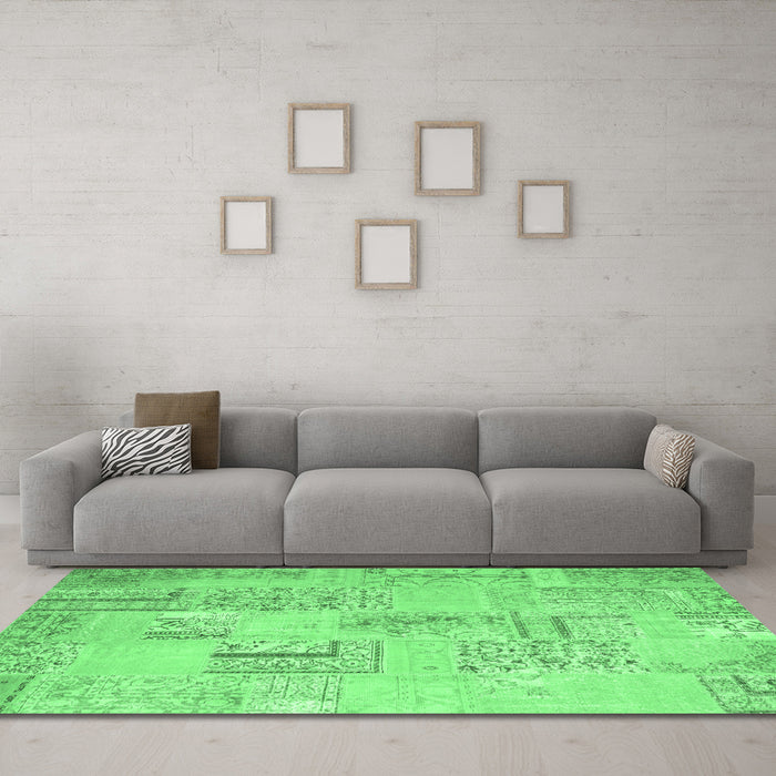 Machine Washable Patchwork Emerald Green Transitional Area Rugs in a Living Room,, wshcon1196emgrn
