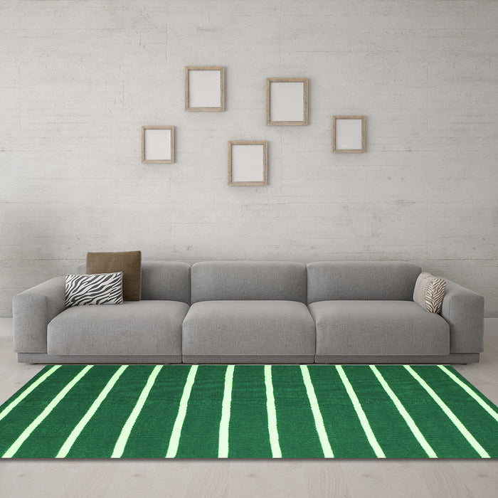 Machine Washable Abstract Green Contemporary Area Rugs in a Living Room,, wshcon1199grn