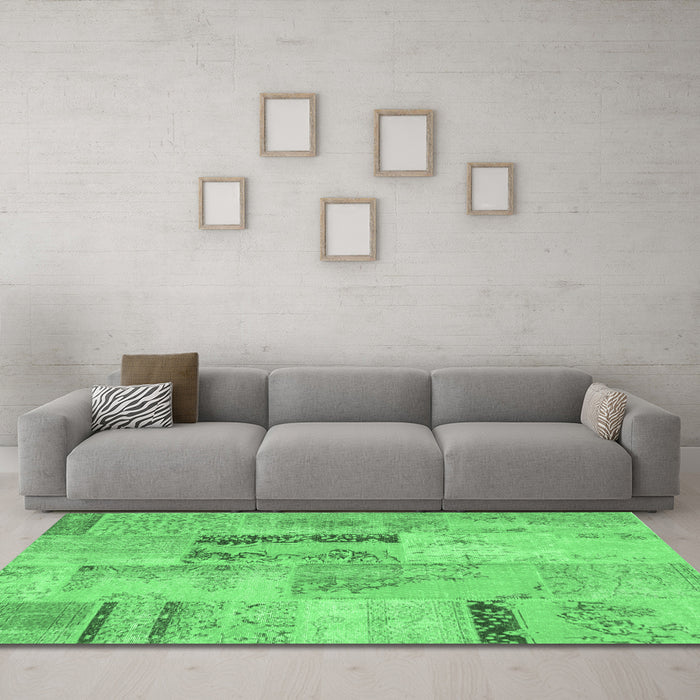 Machine Washable Patchwork Emerald Green Transitional Area Rugs in a Living Room,, wshcon1201emgrn
