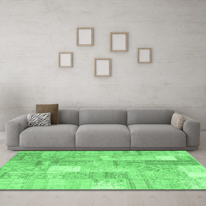 Machine Washable Patchwork Emerald Green Transitional Area Rugs in a Living Room,, wshcon1202emgrn