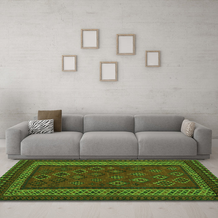 Machine Washable Oriental Green Traditional Area Rugs in a Living Room,, wshcon1206grn