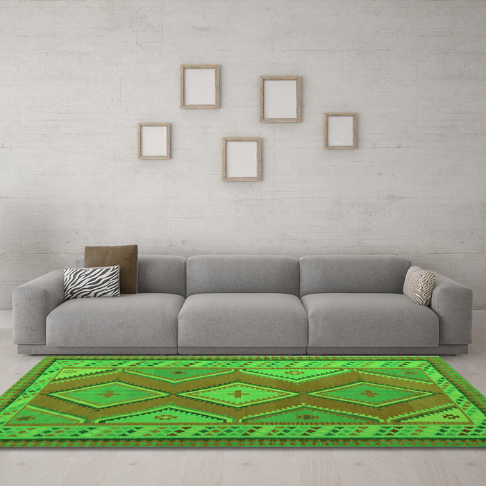Machine Washable Oriental Green Traditional Area Rugs in a Living Room,, wshcon1208grn