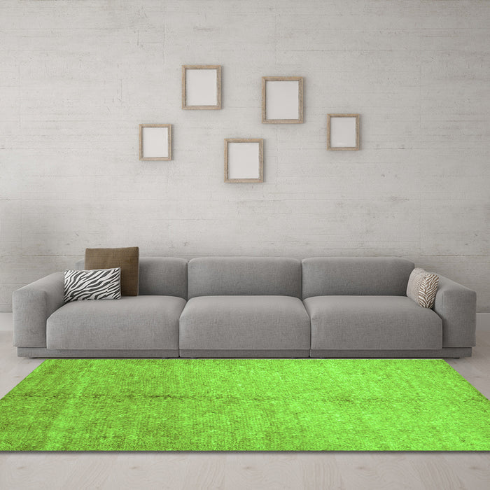 Machine Washable Abstract Green Contemporary Area Rugs in a Living Room,, wshcon1226grn