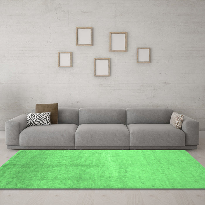 Machine Washable Abstract Emerald Green Contemporary Area Rugs in a Living Room,, wshcon1230emgrn