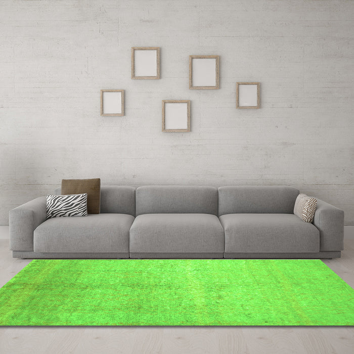 Machine Washable Abstract Green Contemporary Area Rugs in a Living Room,, wshcon1230grn