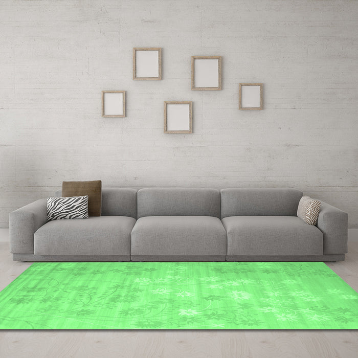 Machine Washable Abstract Emerald Green Contemporary Area Rugs in a Living Room,, wshcon1238emgrn