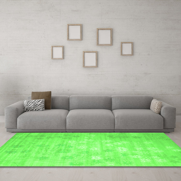 Machine Washable Abstract Green Contemporary Area Rugs in a Living Room,, wshcon1238grn