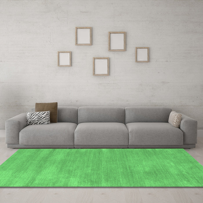 Machine Washable Abstract Emerald Green Contemporary Area Rugs in a Living Room,, wshcon123emgrn