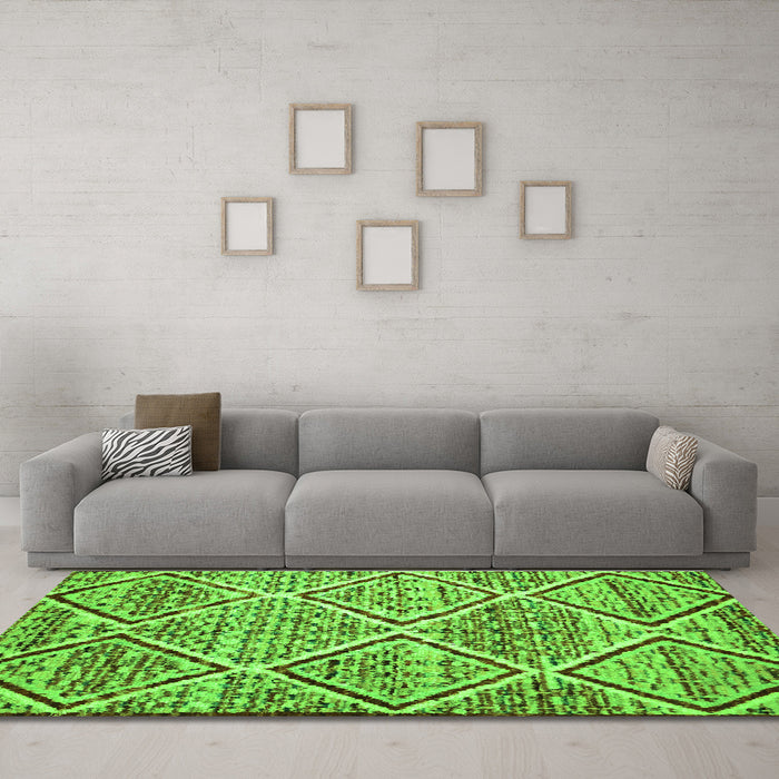 Machine Washable Abstract Green Contemporary Area Rugs in a Living Room,, wshcon1240grn