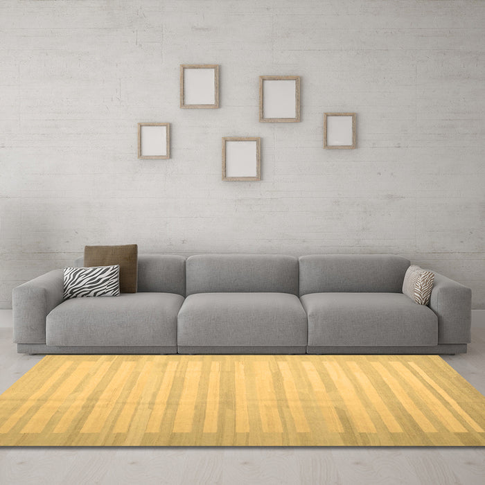 Machine Washable Abstract Brown Contemporary Rug in a Living Room,, wshcon1249brn
