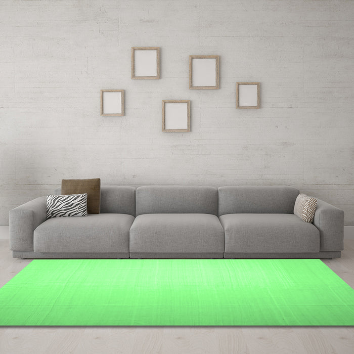 Machine Washable Solid Emerald Green Modern Area Rugs in a Living Room,, wshcon1251emgrn