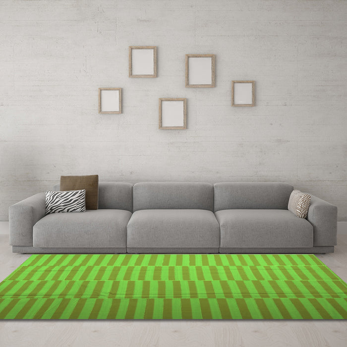 Machine Washable Abstract Green Contemporary Area Rugs in a Living Room,, wshcon1257grn