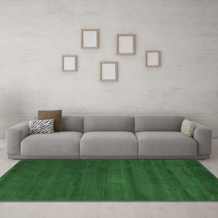 Machine Washable Abstract Emerald Green Contemporary Area Rugs in a Living Room,, wshcon126emgrn