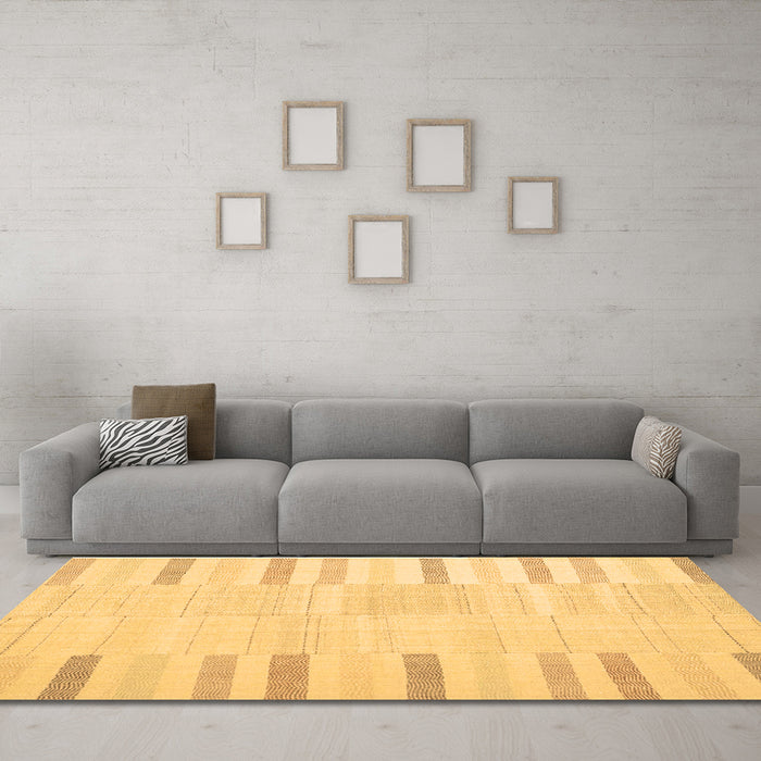 Machine Washable Abstract Brown Contemporary Rug in a Living Room,, wshcon1270brn