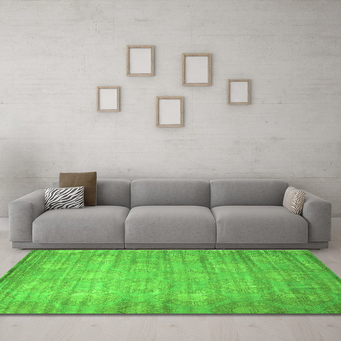 Machine Washable Abstract Green Contemporary Area Rugs in a Living Room,, wshcon1274grn