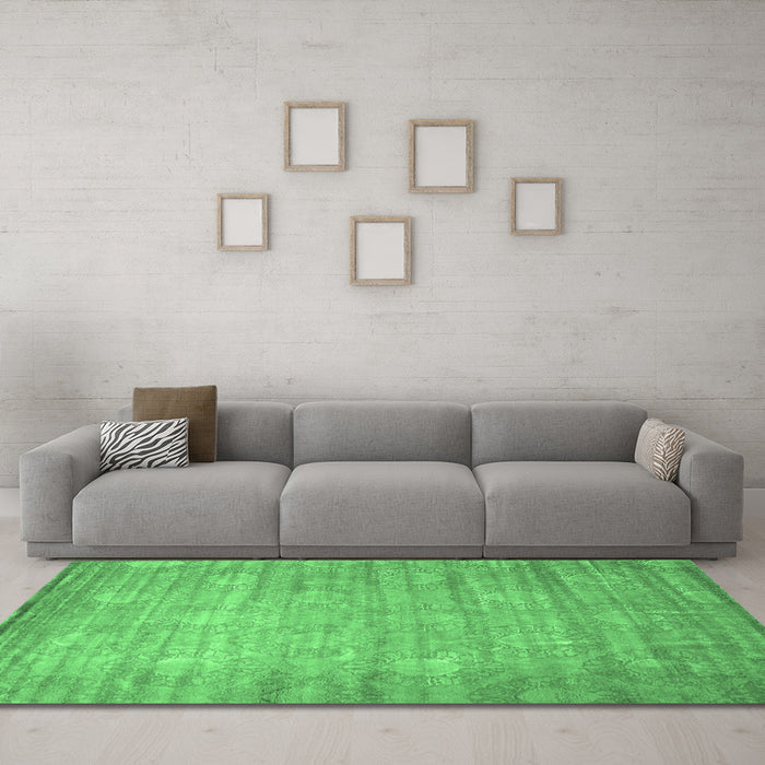 Machine Washable Abstract Emerald Green Contemporary Area Rugs in a Living Room,, wshcon1274emgrn