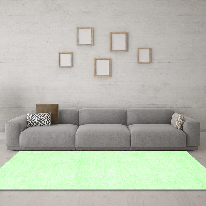 Machine Washable Solid Green Modern Area Rugs in a Living Room,, wshcon127grn