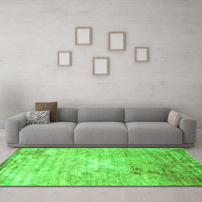 Machine Washable Abstract Green Contemporary Area Rugs in a Living Room,, wshcon1282grn