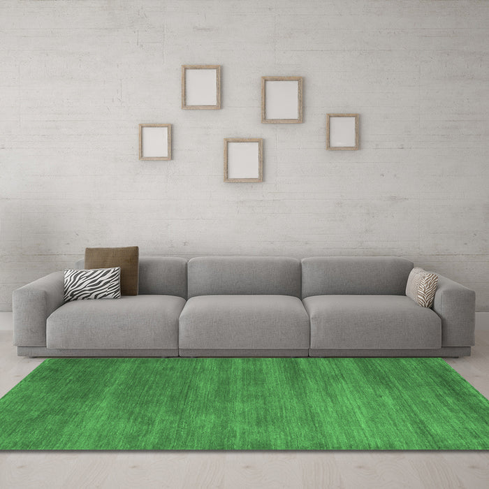 Machine Washable Abstract Emerald Green Contemporary Area Rugs in a Living Room,, wshcon129emgrn