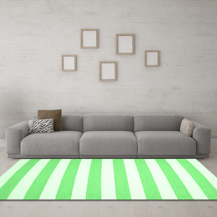 Machine Washable Solid Emerald Green Modern Area Rugs in a Living Room,, wshcon12emgrn
