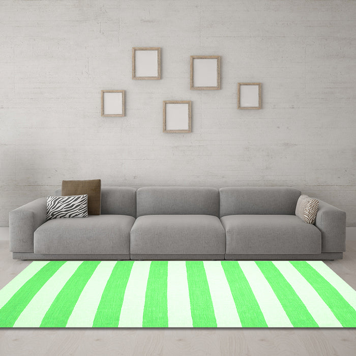 Machine Washable Solid Green Modern Area Rugs in a Living Room,, wshcon12grn