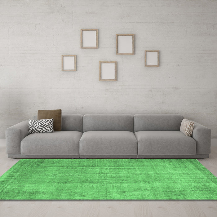 Machine Washable Abstract Emerald Green Contemporary Area Rugs in a Living Room,, wshcon1312emgrn