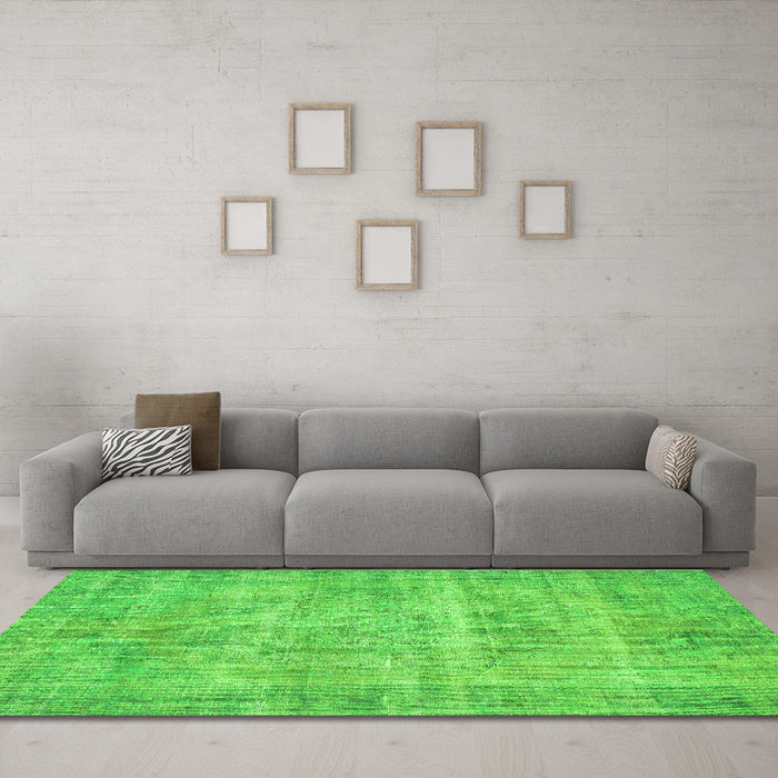 Machine Washable Abstract Green Contemporary Area Rugs in a Living Room,, wshcon1313grn