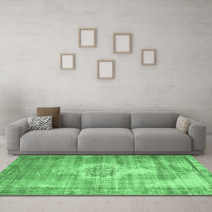 Machine Washable Abstract Emerald Green Contemporary Area Rugs in a Living Room,, wshcon1314emgrn