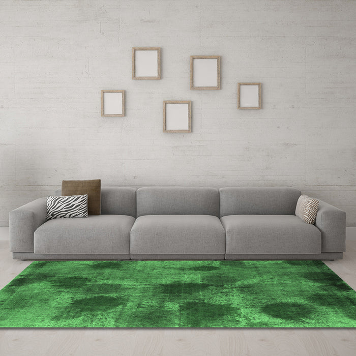 Machine Washable Abstract Emerald Green Contemporary Area Rugs in a Living Room,, wshcon1316emgrn