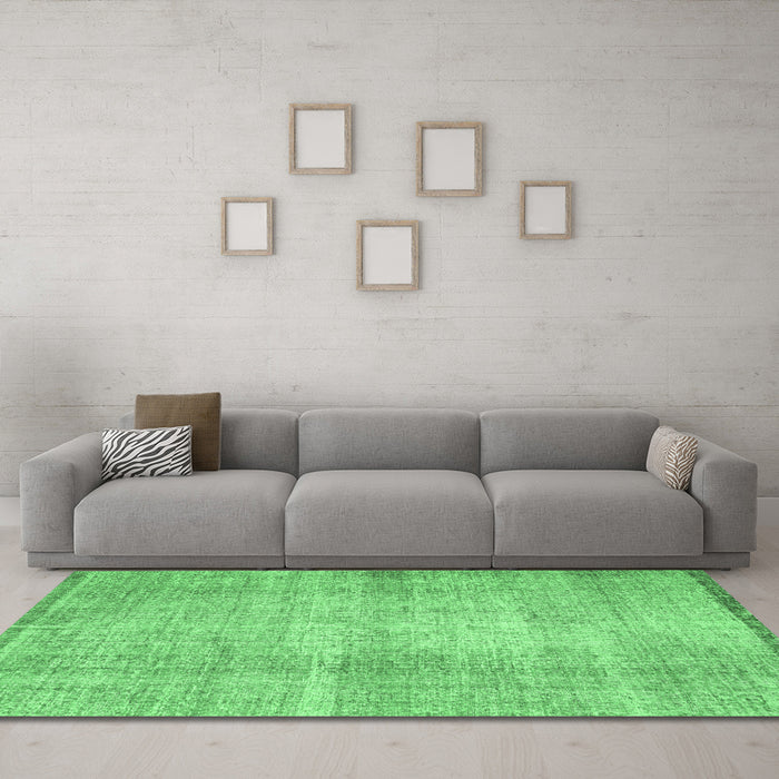 Machine Washable Abstract Emerald Green Contemporary Area Rugs in a Living Room,, wshcon1317emgrn