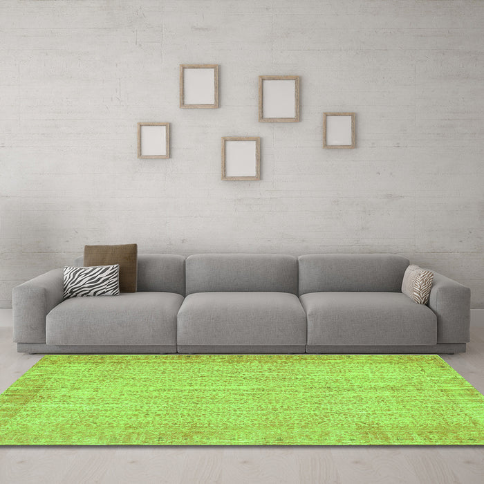 Machine Washable Abstract Green Contemporary Area Rugs in a Living Room,, wshcon1318grn