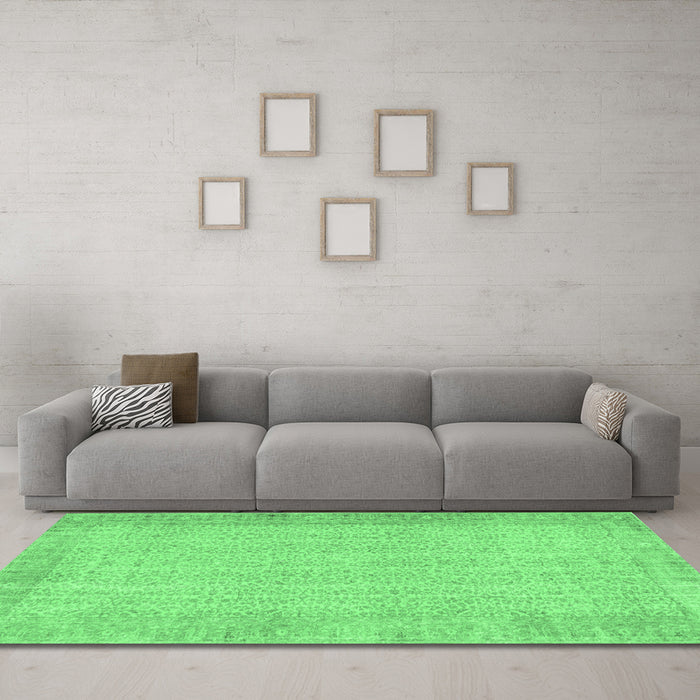 Machine Washable Abstract Emerald Green Contemporary Area Rugs in a Living Room,, wshcon1318emgrn