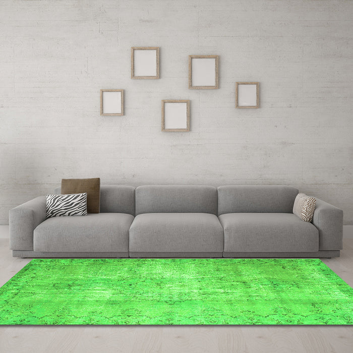 Machine Washable Abstract Green Contemporary Area Rugs in a Living Room,, wshcon1319grn