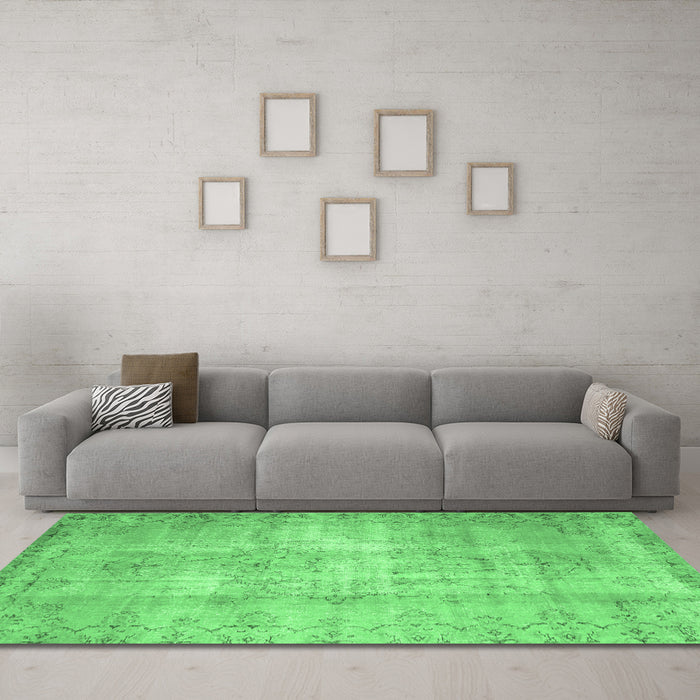 Machine Washable Abstract Emerald Green Contemporary Area Rugs in a Living Room,, wshcon1319emgrn