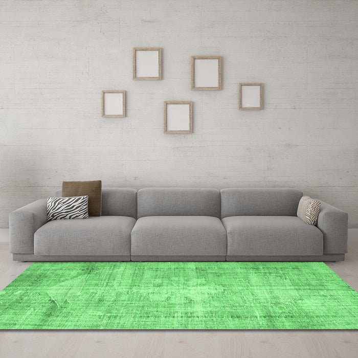 Machine Washable Abstract Emerald Green Contemporary Area Rugs in a Living Room,, wshcon1320emgrn