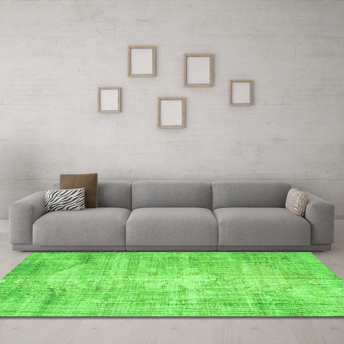 Machine Washable Abstract Green Contemporary Area Rugs in a Living Room,, wshcon1320grn