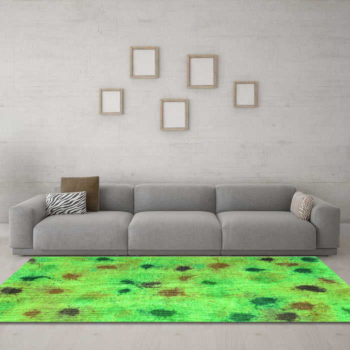 Machine Washable Abstract Green Contemporary Area Rugs in a Living Room,, wshcon1321grn