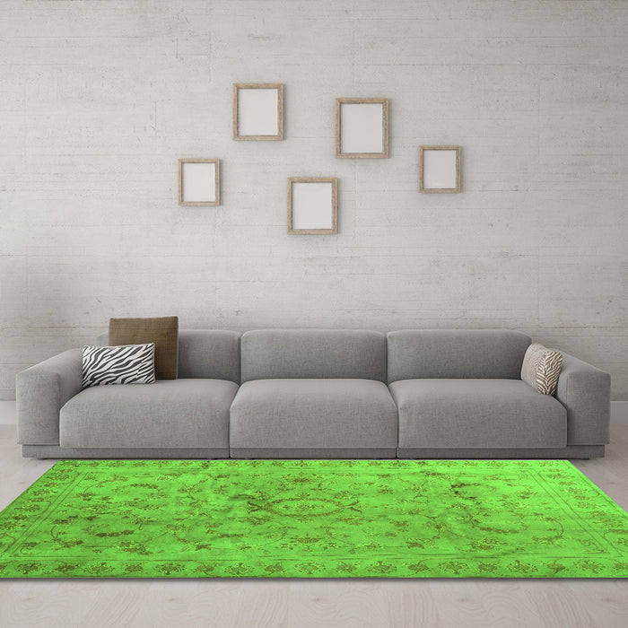 Machine Washable Abstract Green Contemporary Area Rugs in a Living Room,, wshcon1322grn