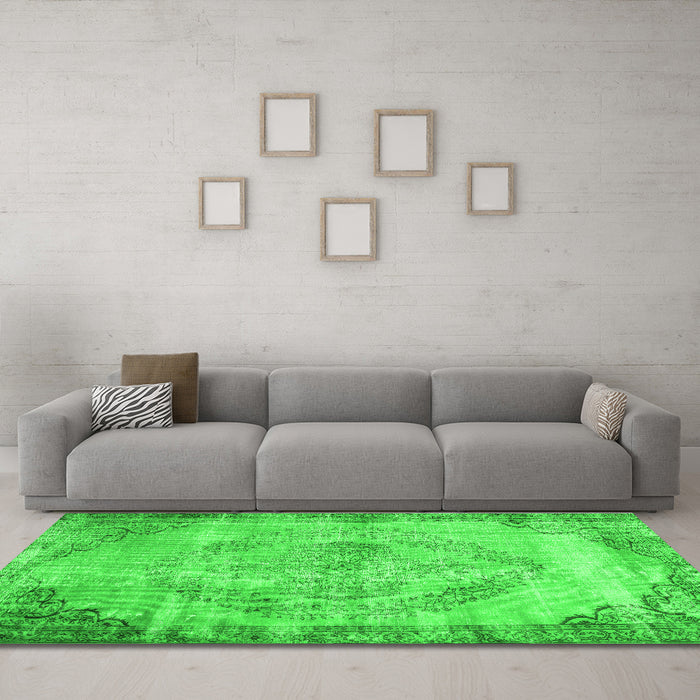 Machine Washable Abstract Green Contemporary Area Rugs in a Living Room,, wshcon1327grn