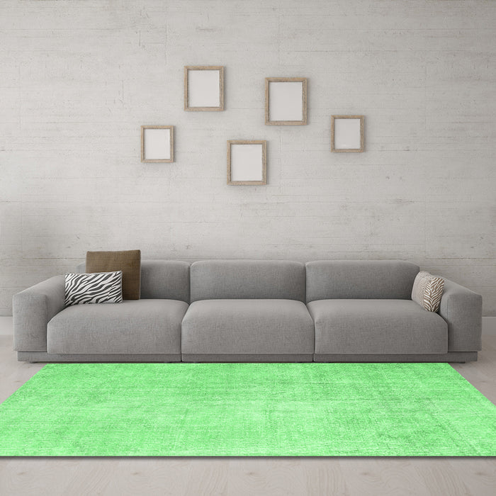 Machine Washable Abstract Emerald Green Contemporary Area Rugs in a Living Room,, wshcon1328emgrn